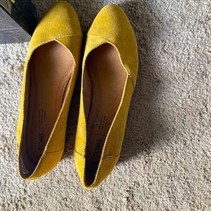 Toms Suede Flat Mustard yellow size 8.5